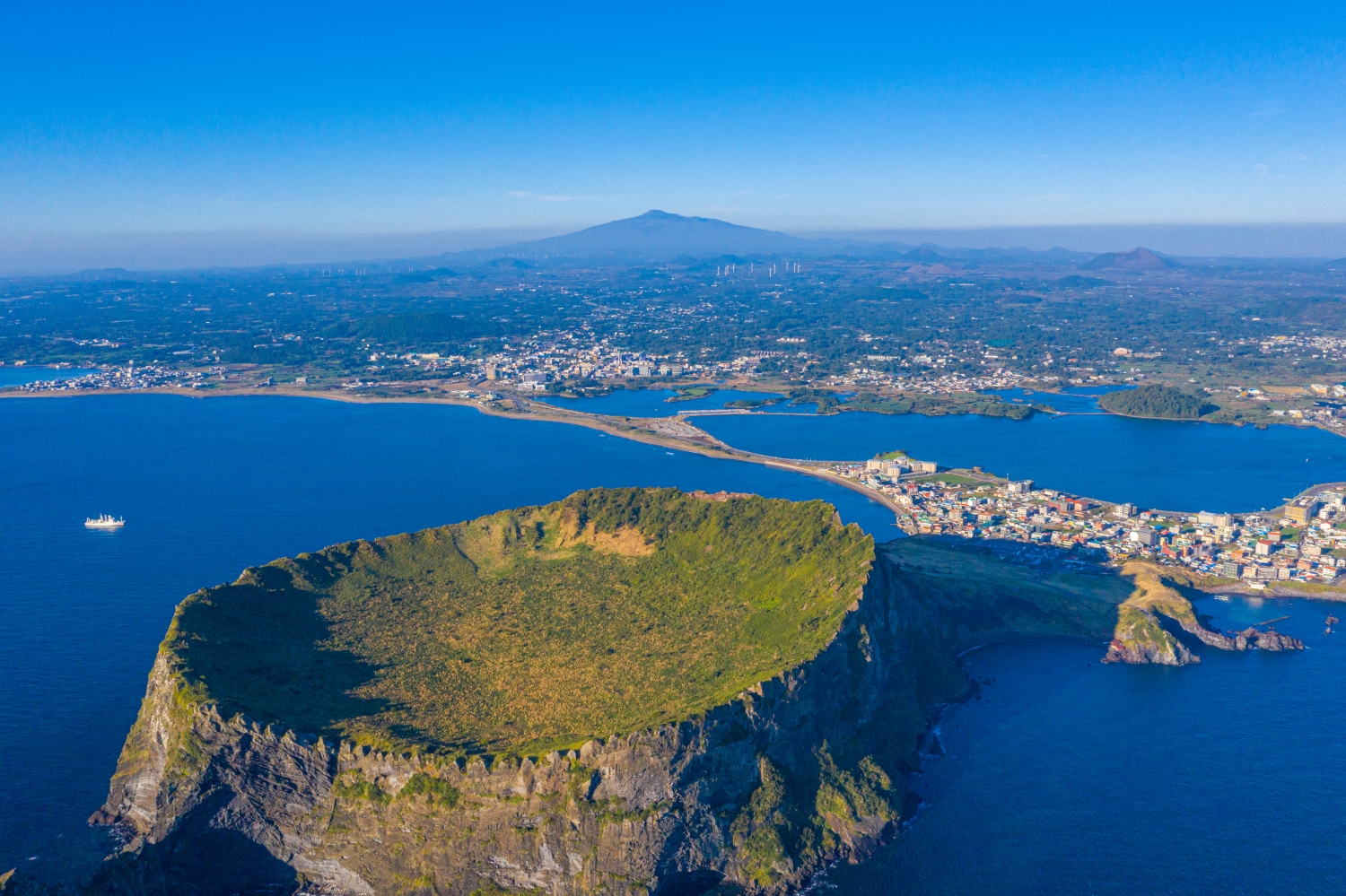 済州火山島と溶岩洞窟群