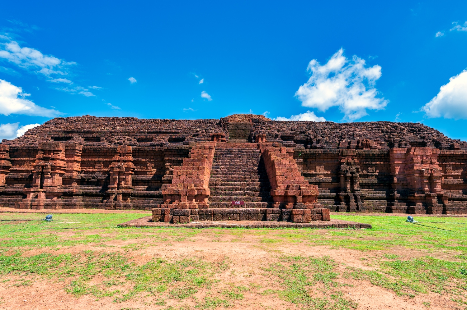 シ・テープの古代都市と関連するドヴァラヴァティ王国の遺跡群