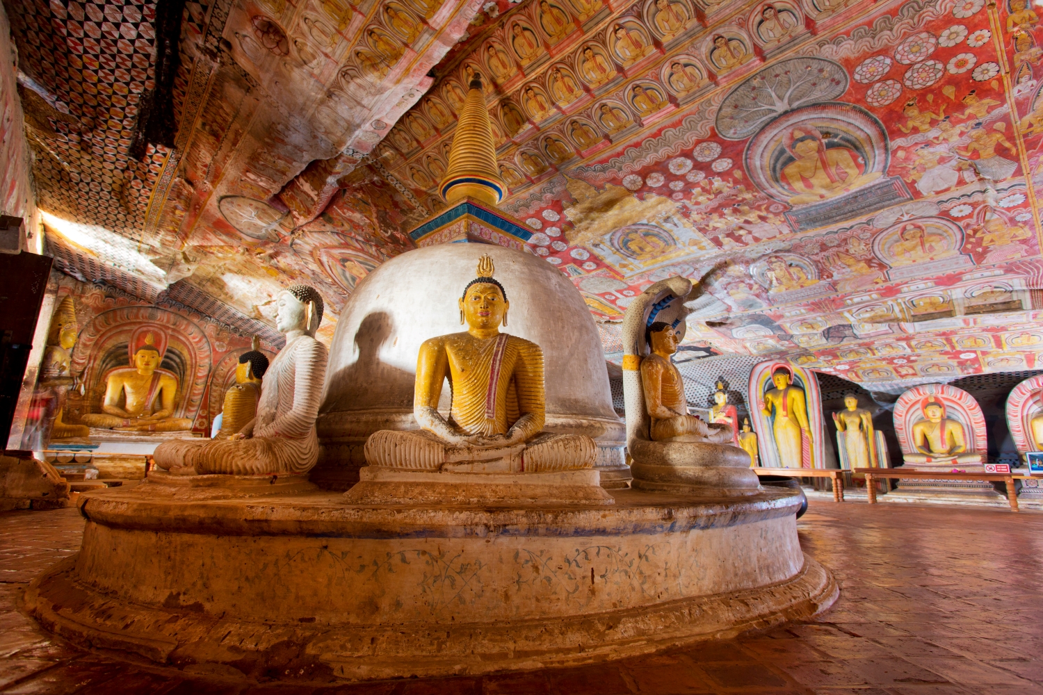 ランギリ・ダンブッラの石窟寺院