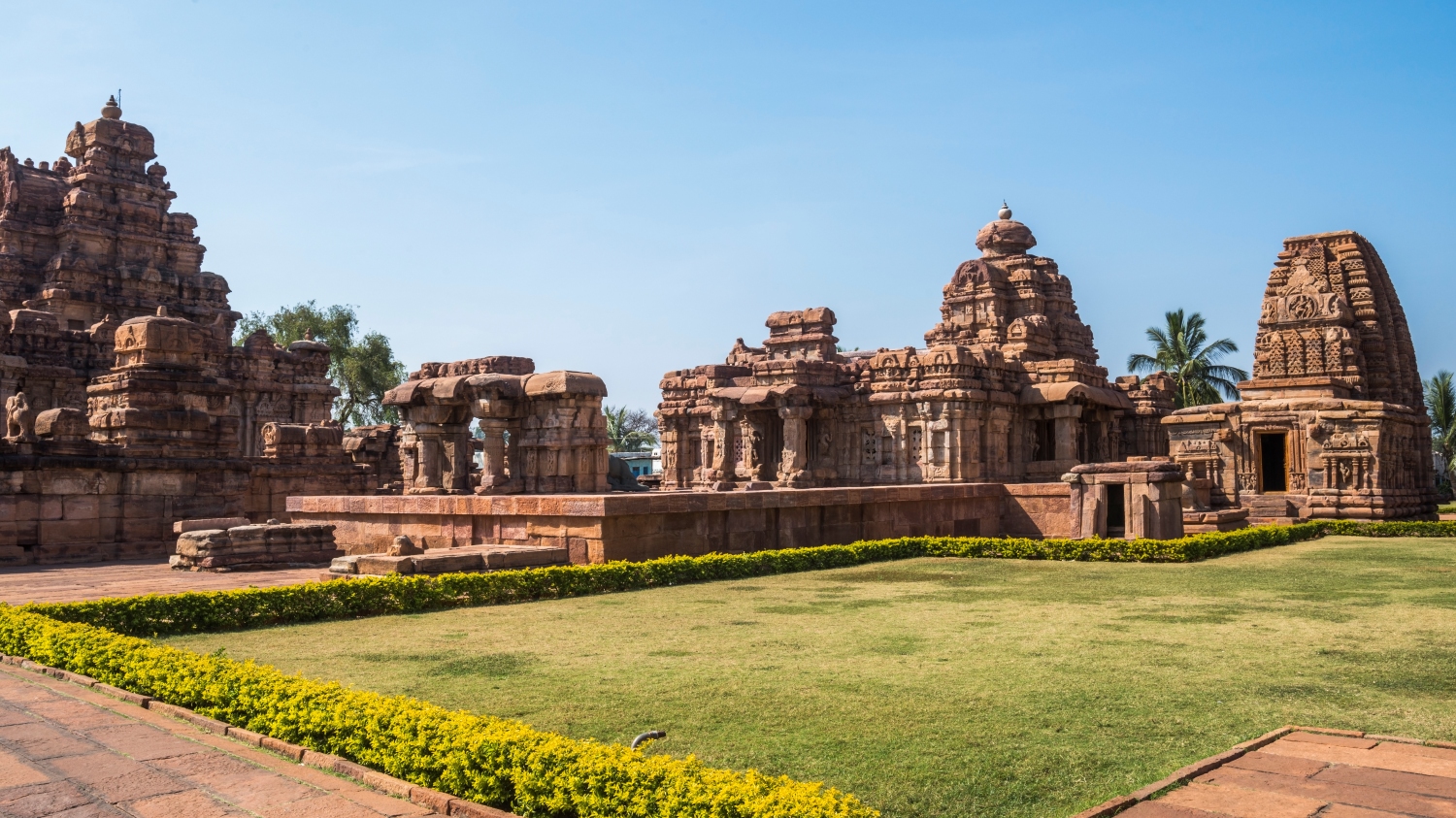 パッタダカルの寺院群
