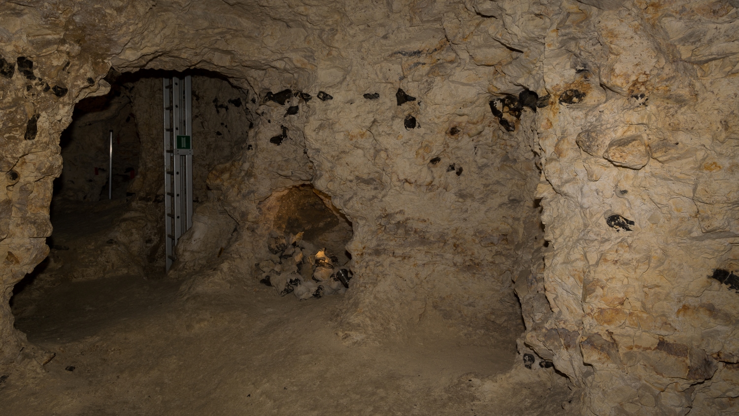 スピエンヌにある新石器時代の火打石の鉱山発掘地（モンス）