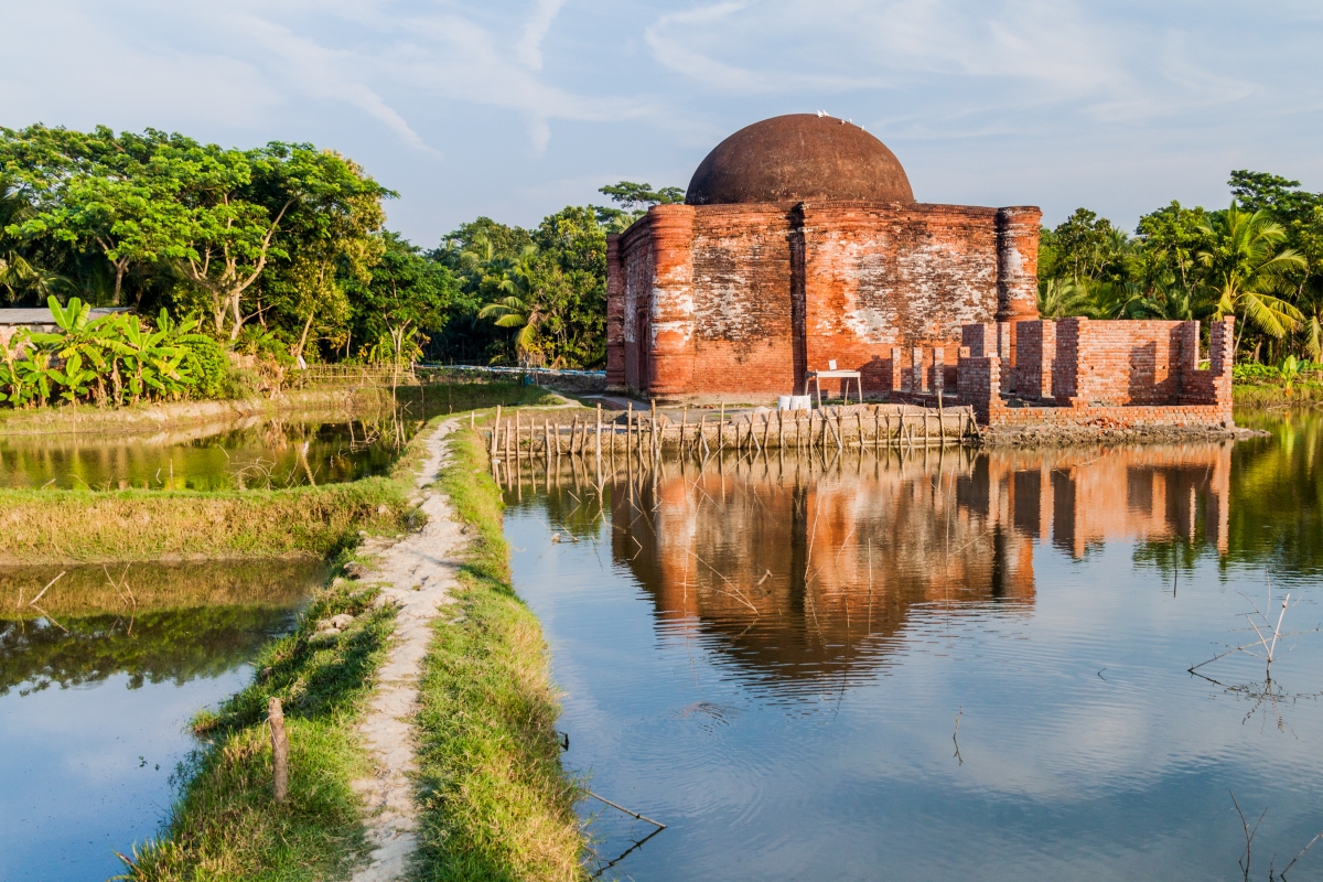 バゲルハット：モスクを中心とした歴史都市