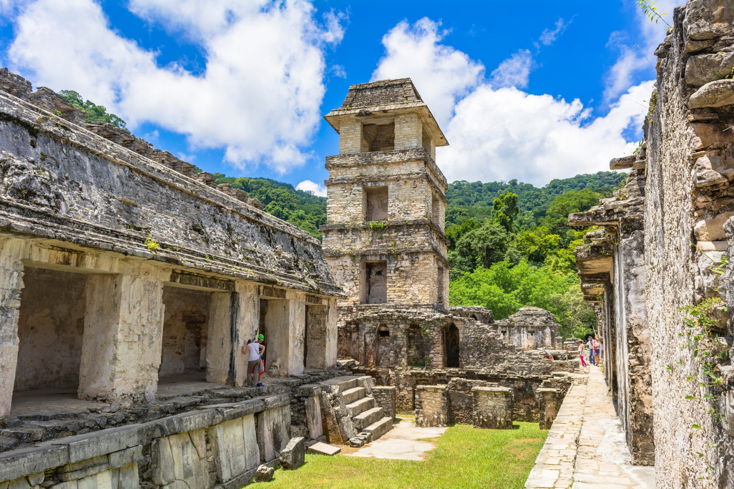 パレンケの古代都市と国立公園