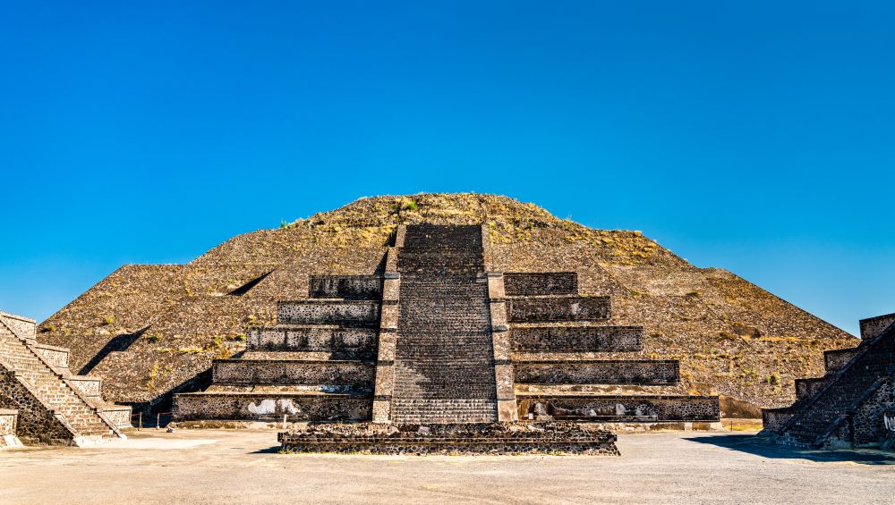 月のピラミッド