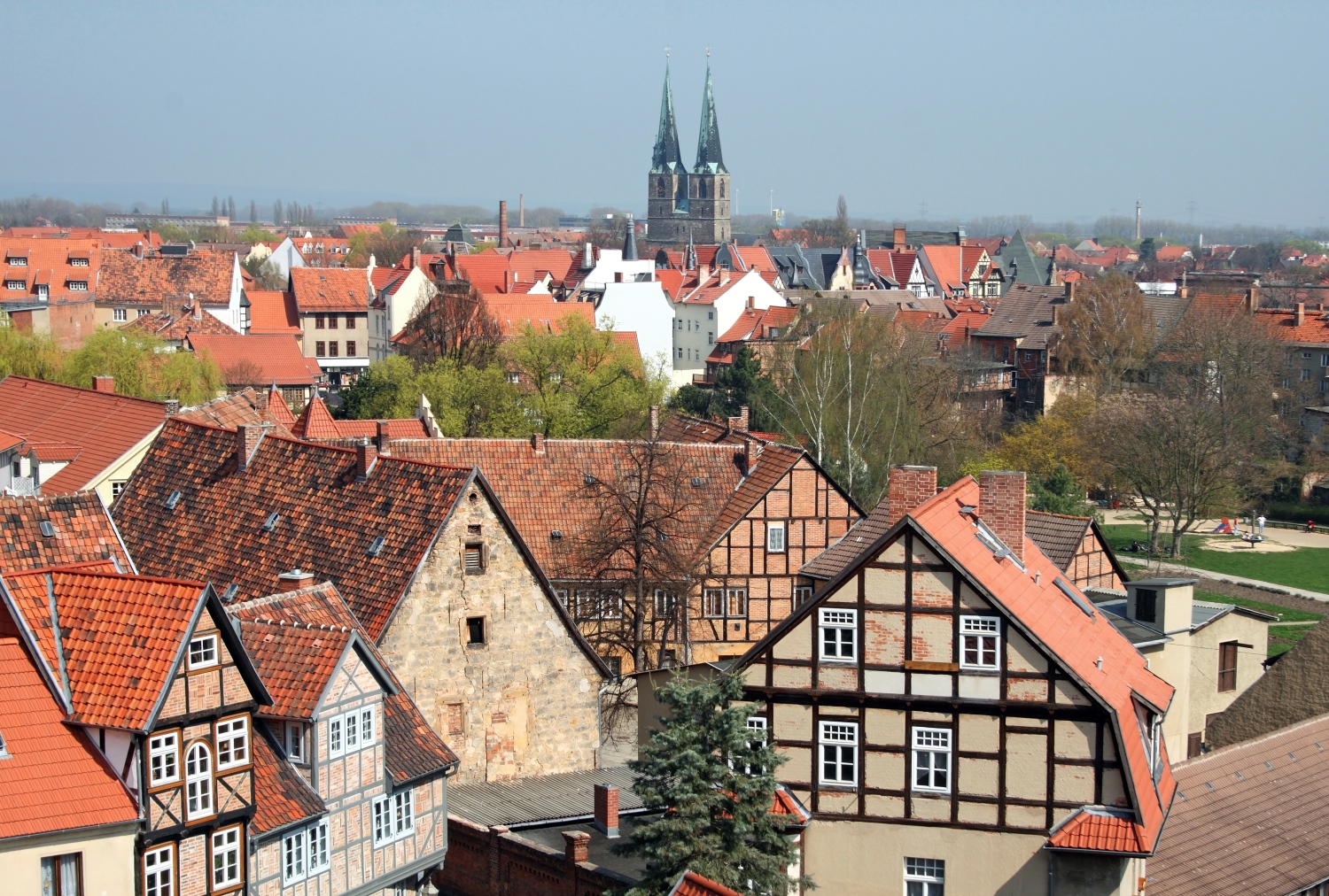 クヴェートリンブルクの旧市街と聖堂参事会教会、城