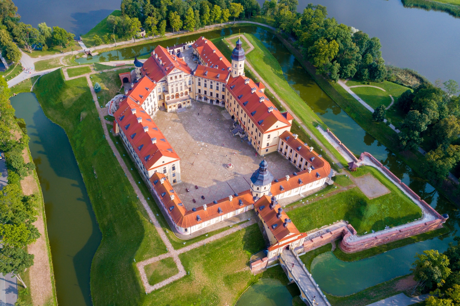 ネスヴィシにあるラジヴィル家の建築と邸宅および文化関連遺産群