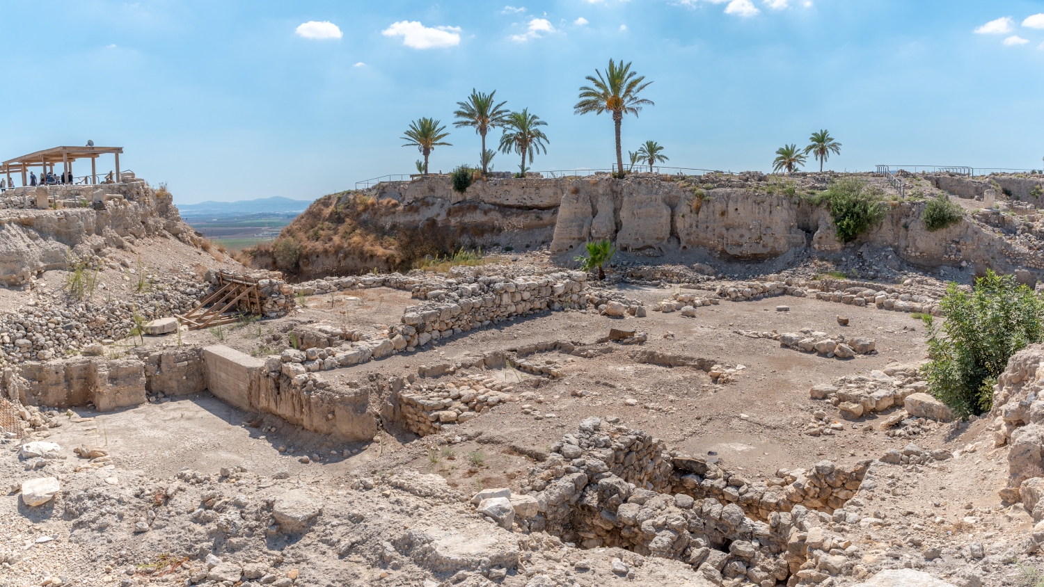 聖書ゆかりの遺丘群：メギド、ハゾル、ベエル・シェバ