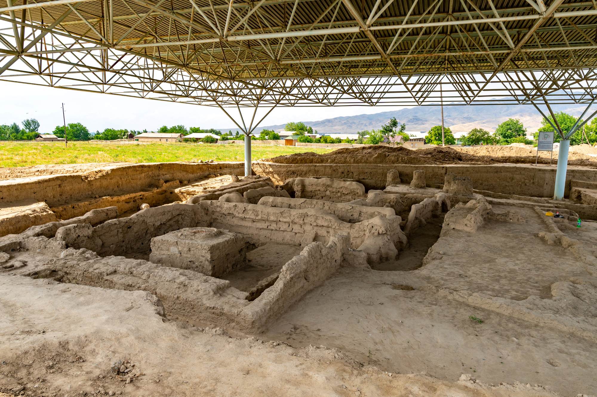 サラズム：原始都市遺跡