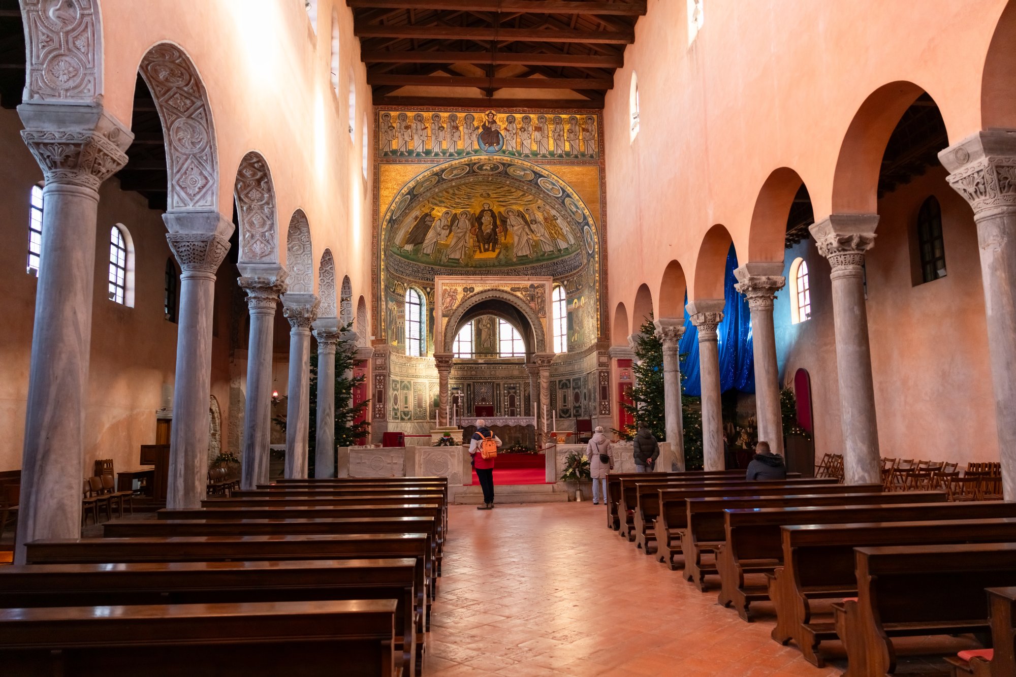 ポレチュ歴史地区にあるエウフラシウス聖堂の司教関連建造物群