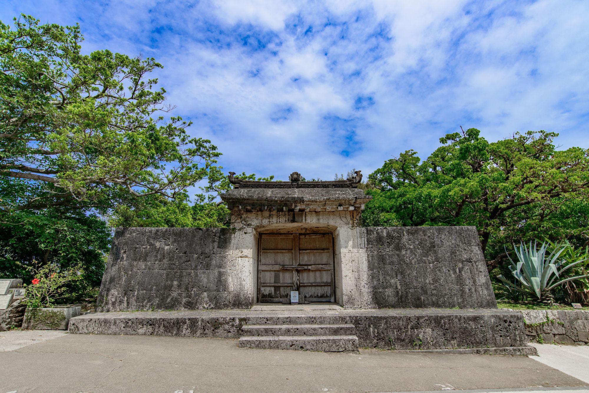 園比屋武御嶽石門